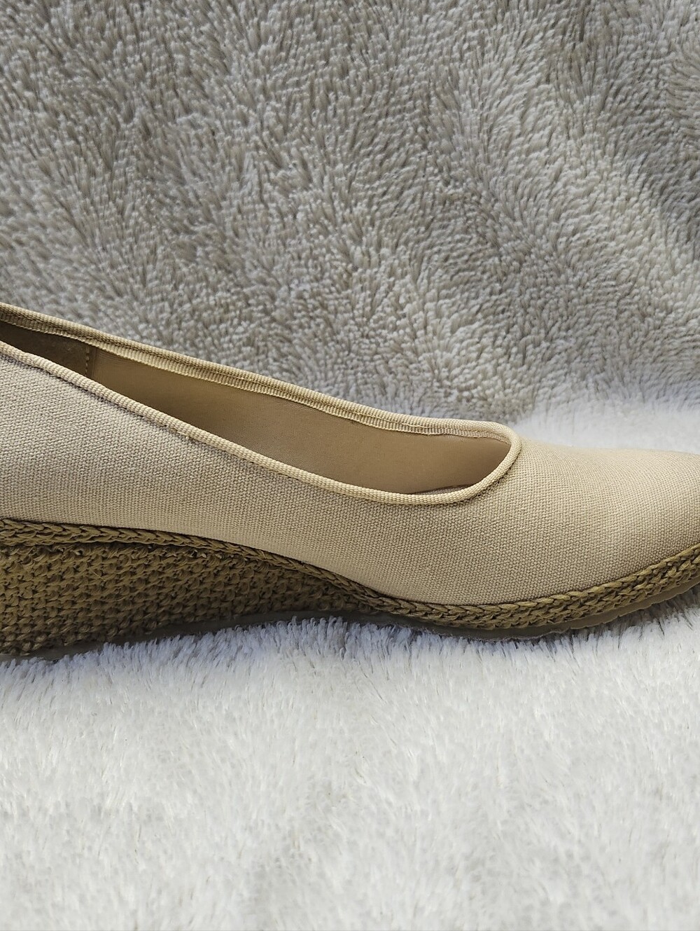 • New Beacon Women's Beige Wedge Espadrille Size 8 S S Slip On Shoes - Picture 6 of 9